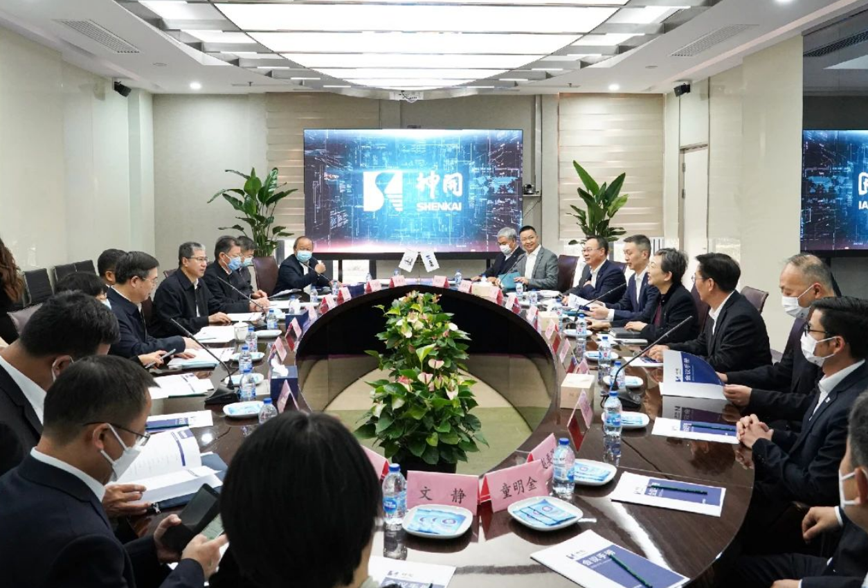 中石化高級副總裁劉宏斌一行益臨神開參觀考察(圖2) 中石化高級副總裁劉宏斌一行益臨神開參觀考察(圖2)